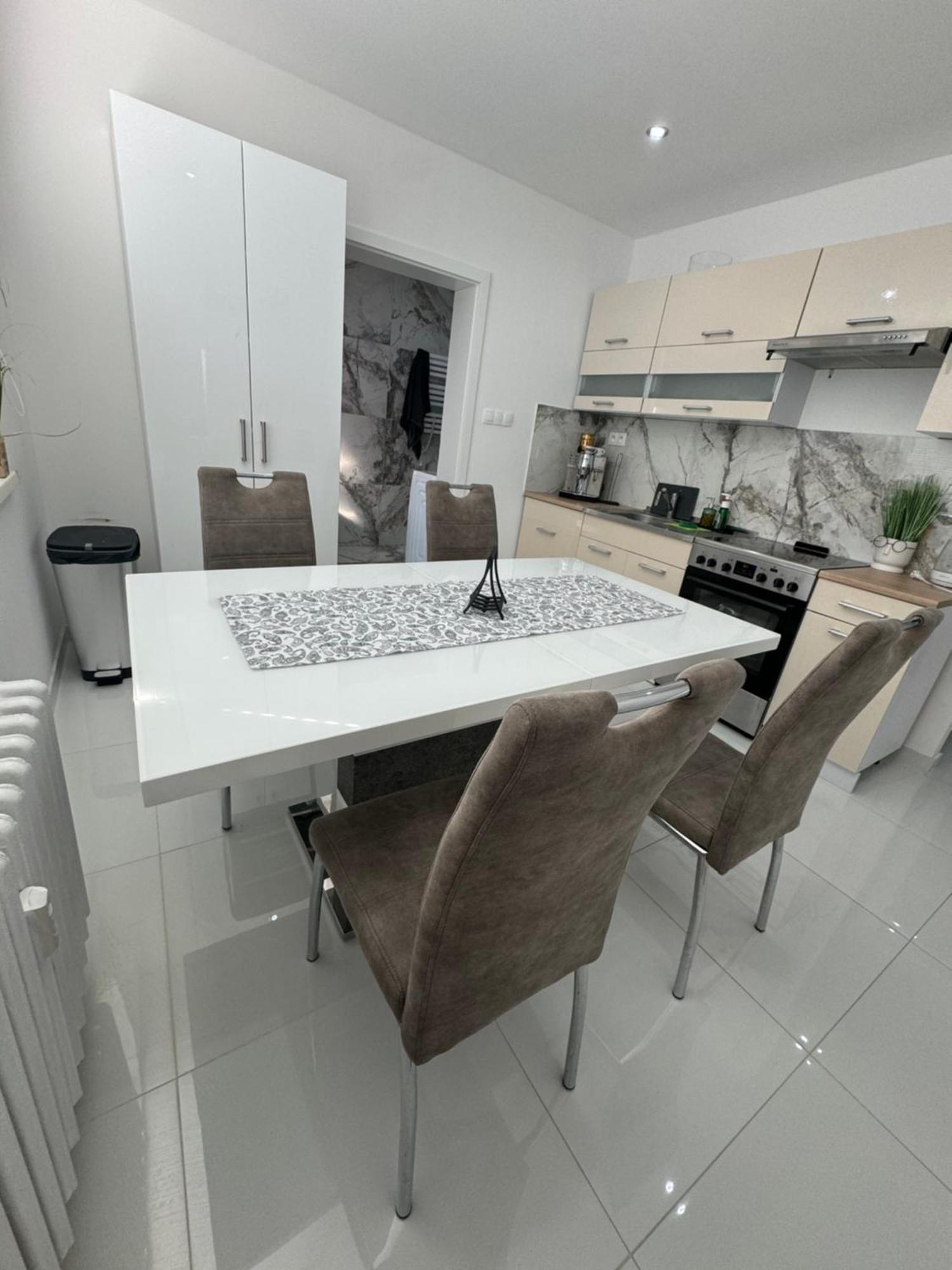 Peti Apartman Centrum Galanta Εξωτερικό φωτογραφία